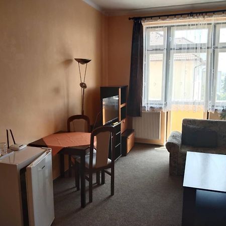 Hotel Jaro Melnik Luaran gambar