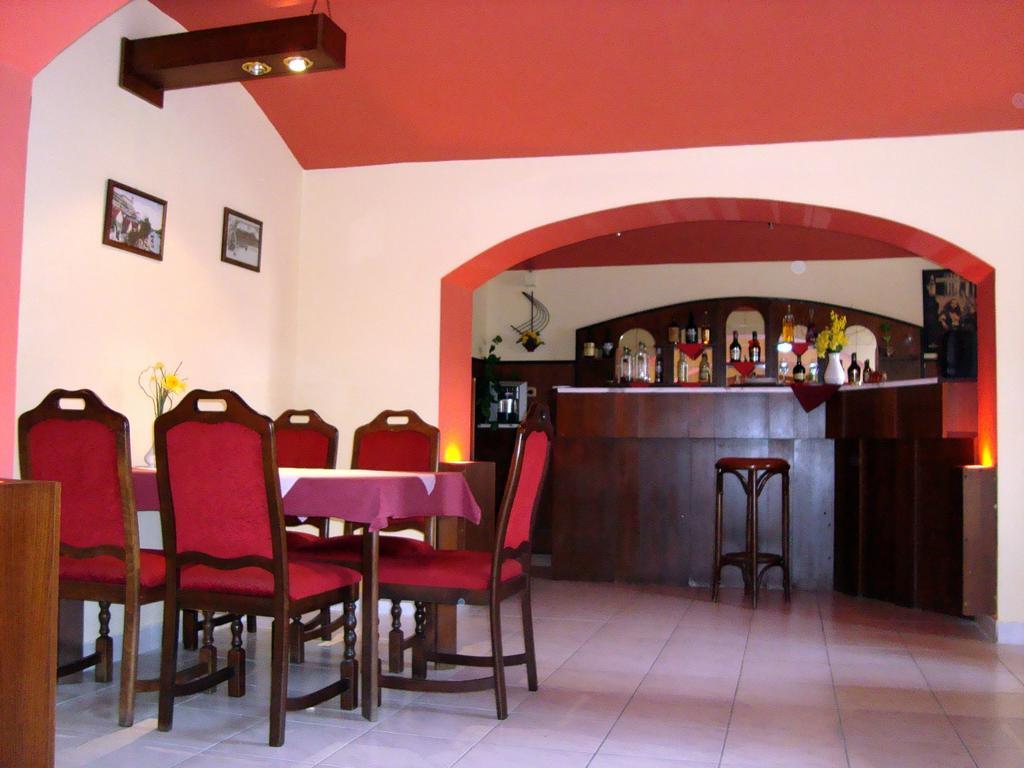 Hotel Jaro Melnik Luaran gambar