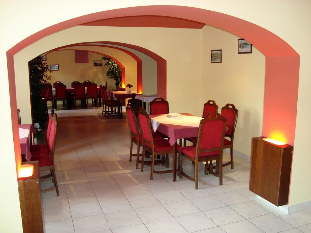 Hotel Jaro Melnik Luaran gambar