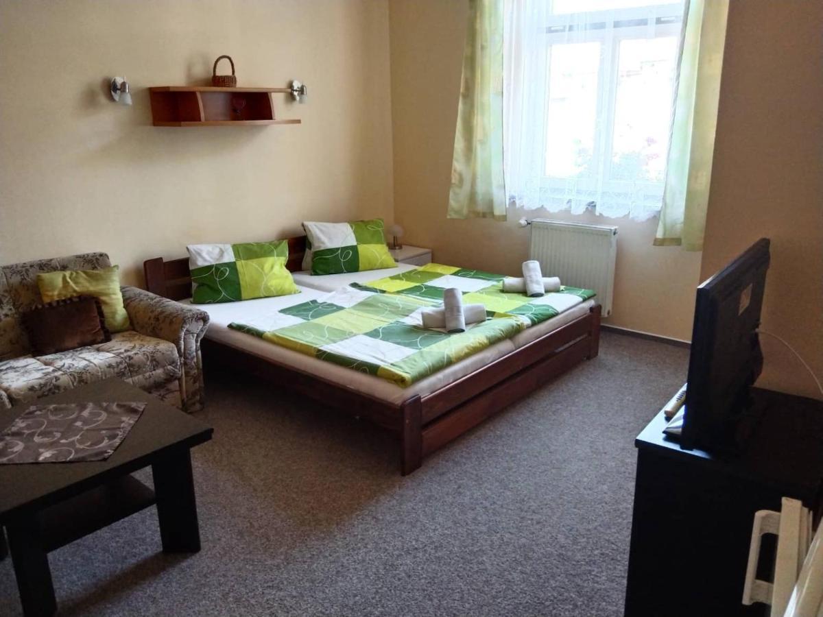 Hotel Jaro Melnik Luaran gambar