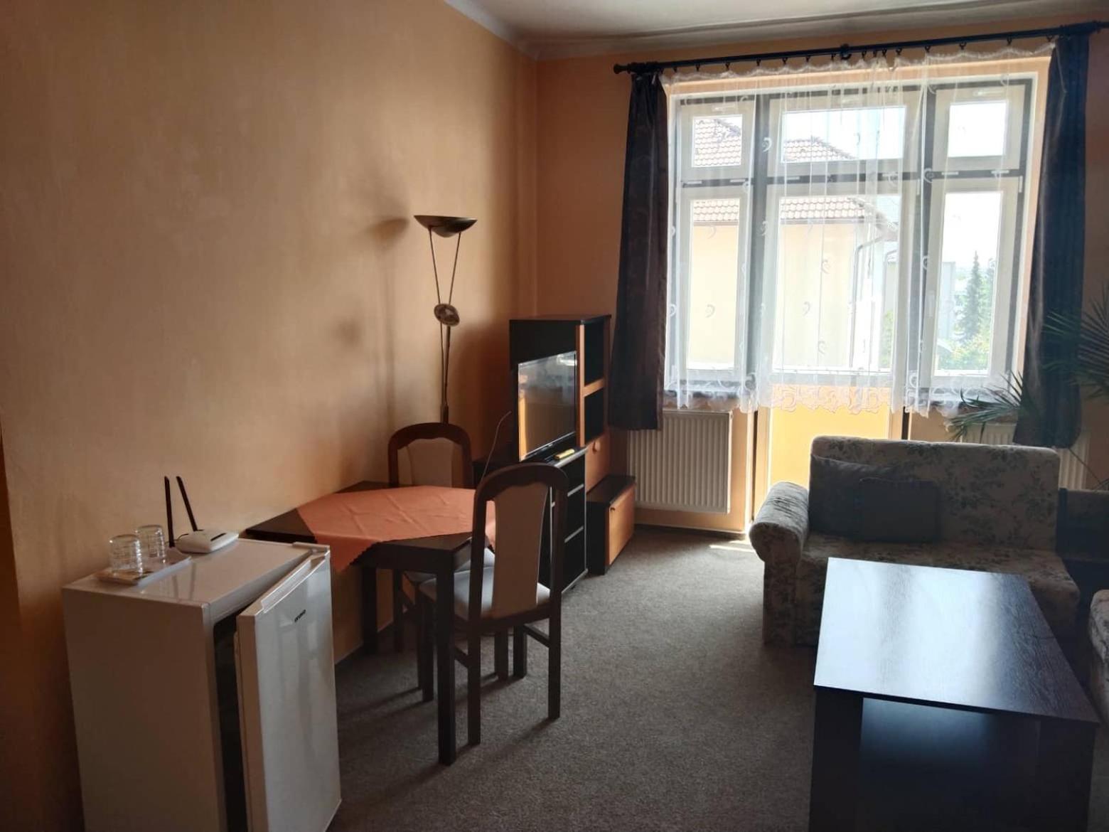Hotel Jaro Melnik Luaran gambar