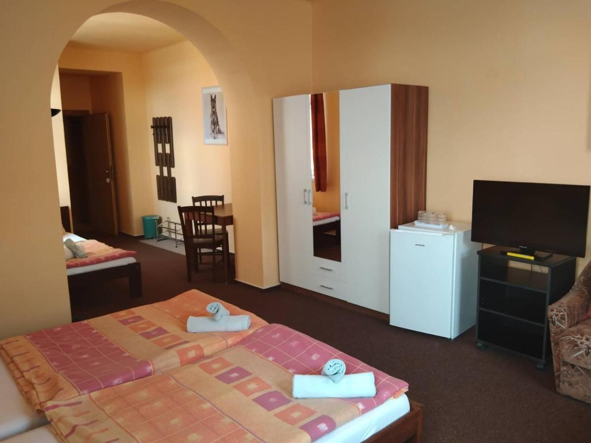 Hotel Jaro Melnik Luaran gambar