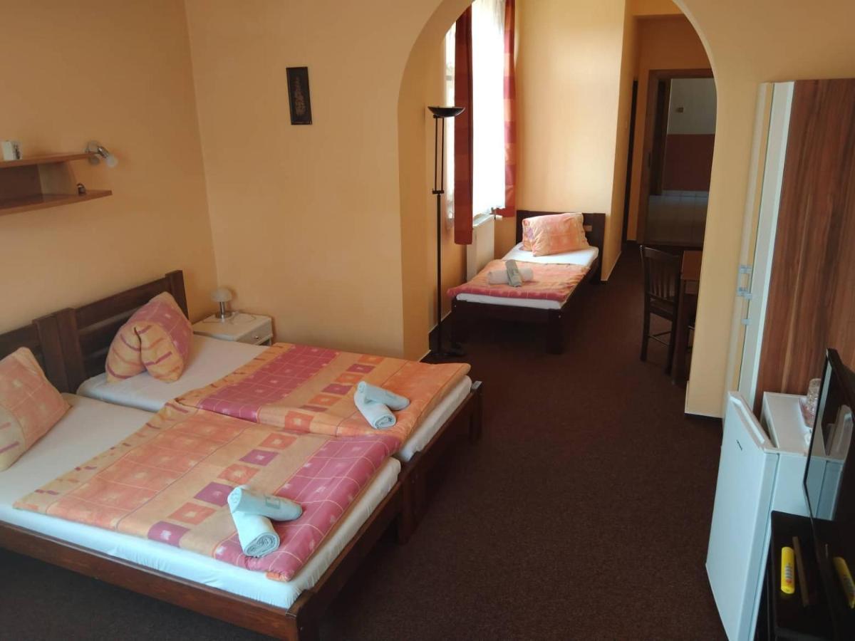 Hotel Jaro Melnik Luaran gambar