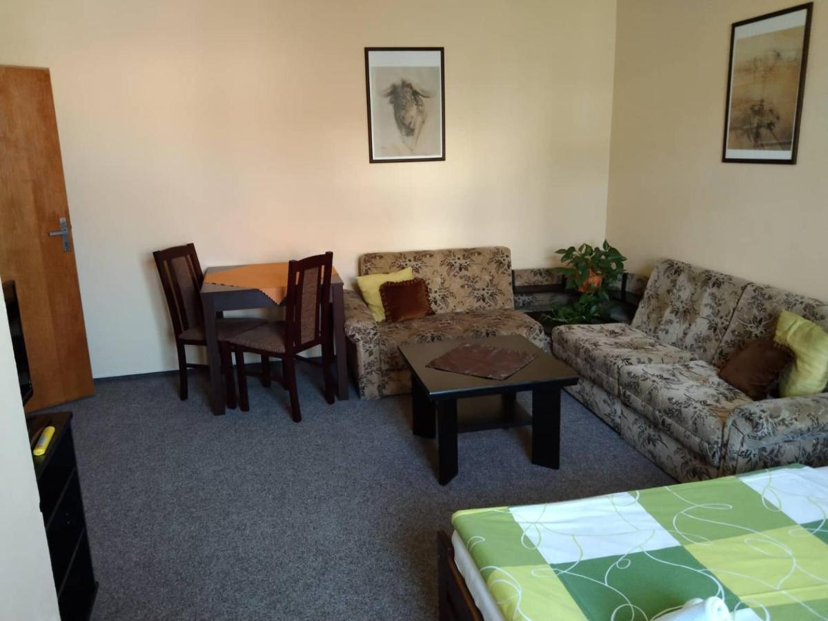 Hotel Jaro Melnik Luaran gambar