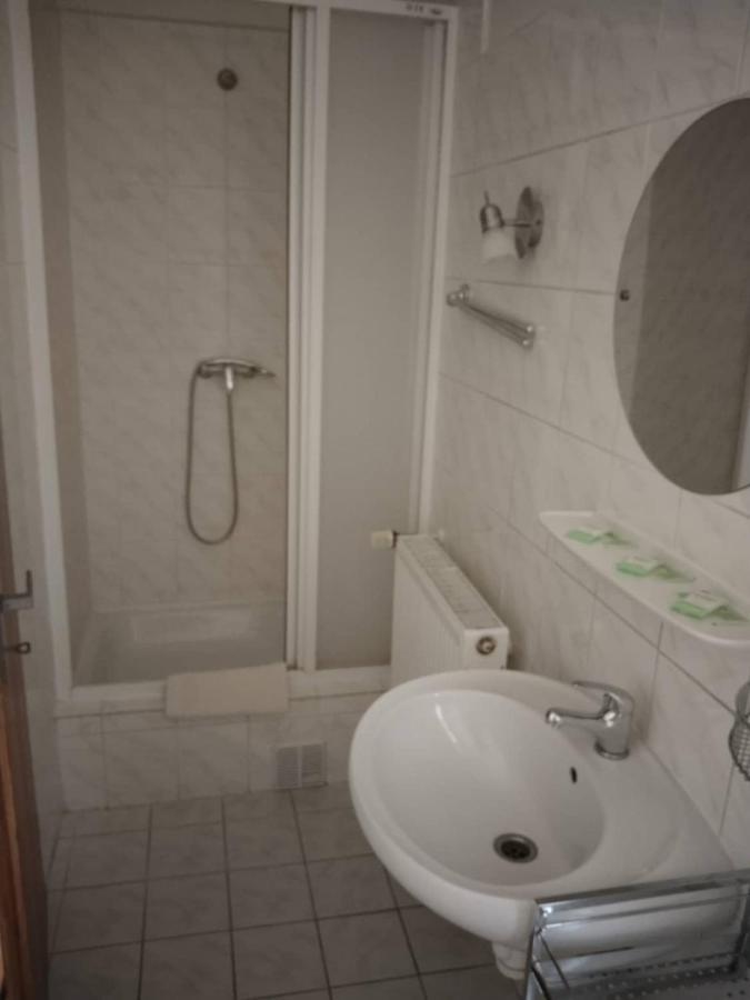 Hotel Jaro Melnik Luaran gambar