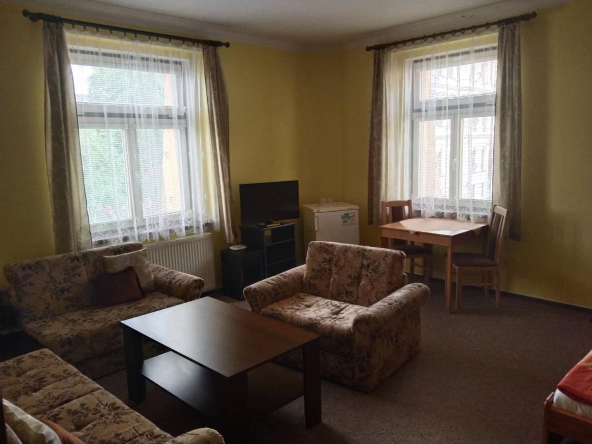 Hotel Jaro Melnik Luaran gambar