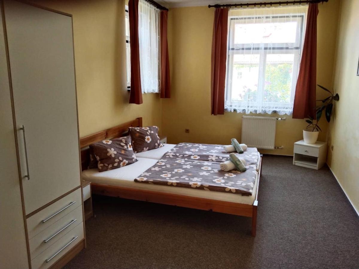 Hotel Jaro Melnik Luaran gambar
