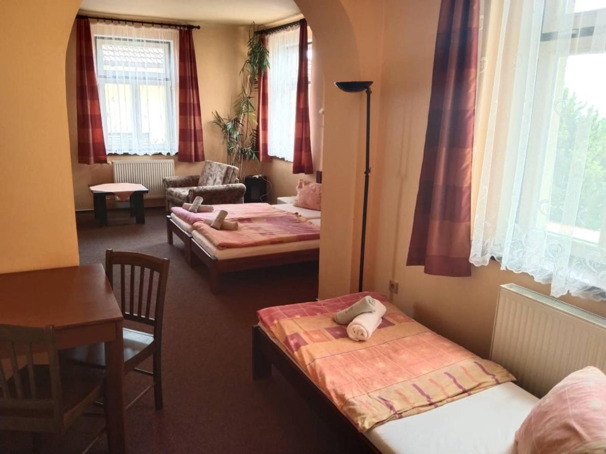 Hotel Jaro Melnik Luaran gambar