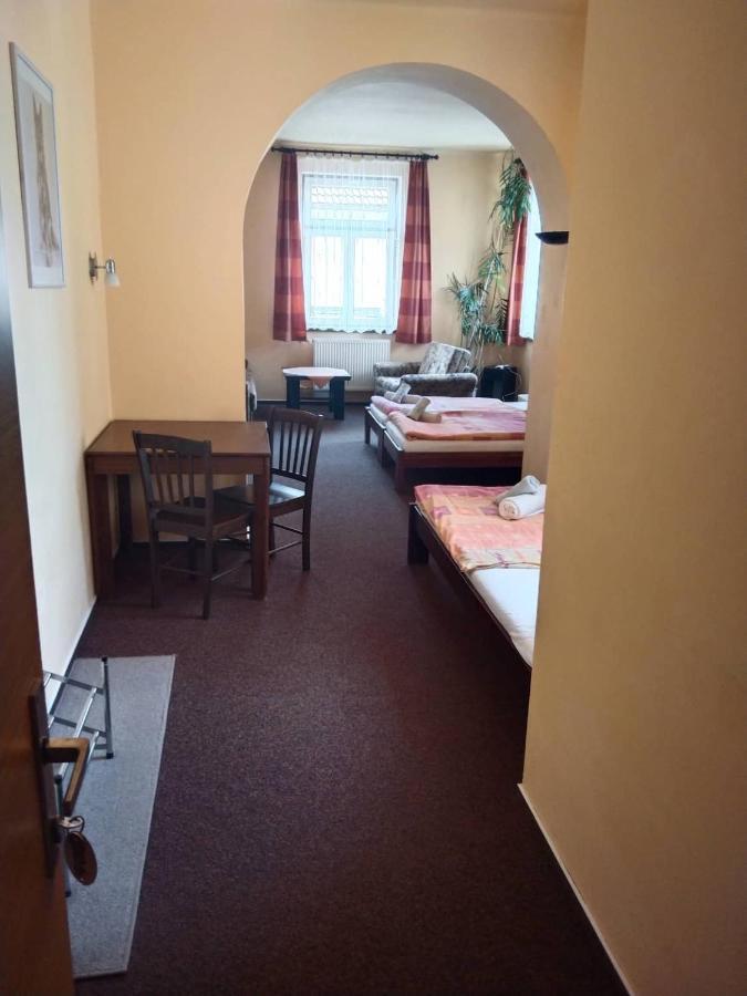 Hotel Jaro Melnik Luaran gambar